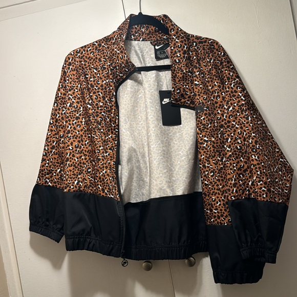 Nike Nylon Windbreaker Jacket - Picture 4 of 9